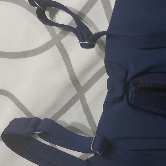 Brand: Lands' Ends Women's Flutter Scoop Neck Tankini Top - Picture 3 of 5